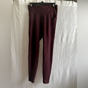 Medium maroon Old Navy high rise elevate leggings with side pocket